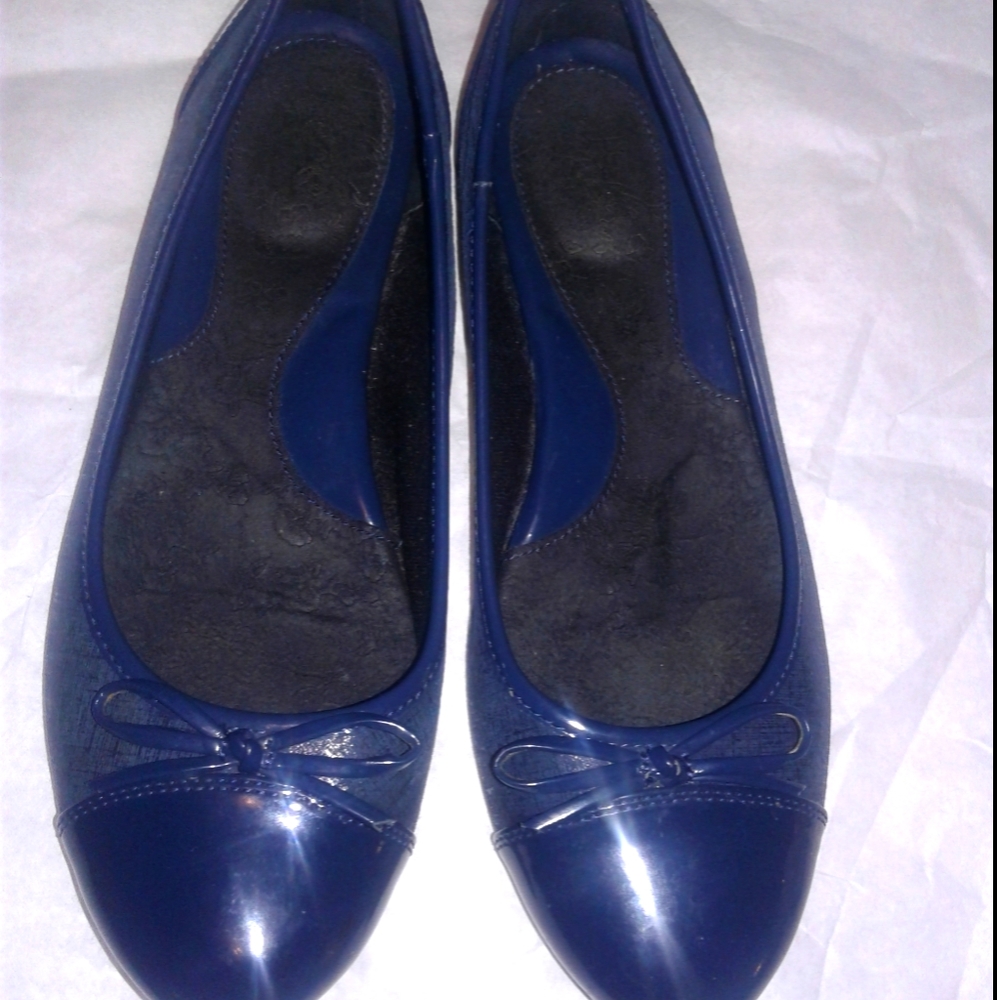 B.O.C NAVY BLUE FLATS SIZE 8